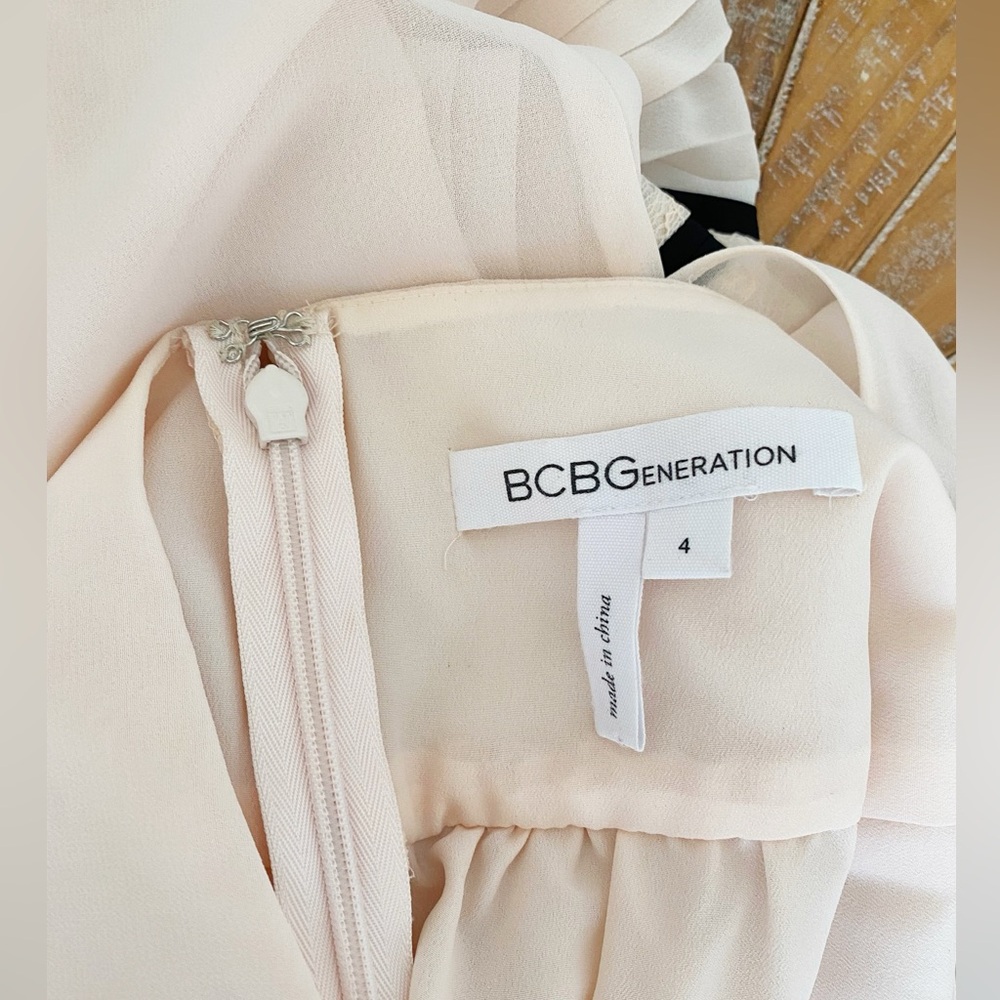 EUC BCBG Pleated Flowy Dress in Pale Peach Size 4 - Picture 7 of 12